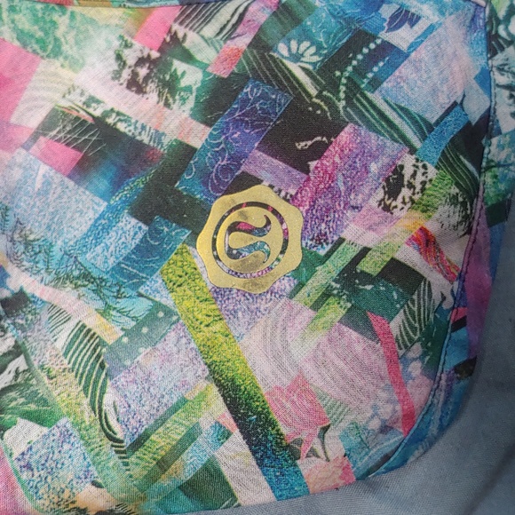 Lululemon Seawheeze 2018 Pattern Tracker Shorts size 8 - Picture 2 of 3